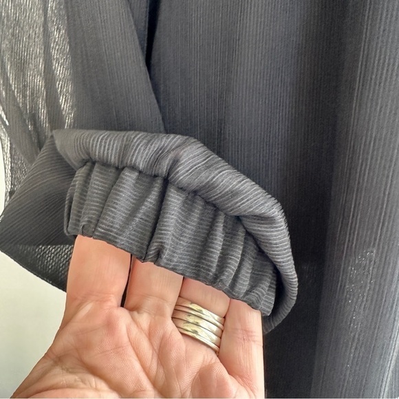 Tuckernuck Marie Oliver Arden Blouse in Black S - Picture 6 of 10